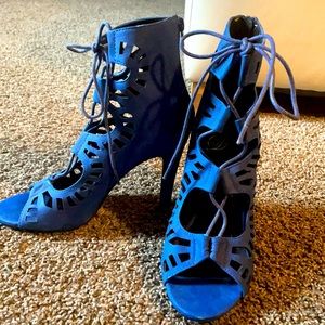 Lace blue heels .
